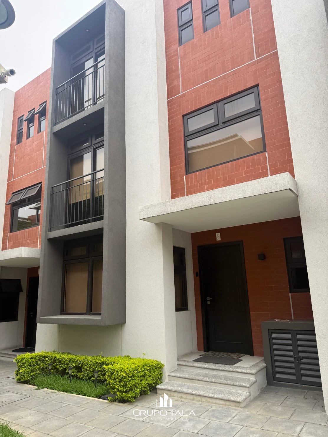 Hermosa Casa en renta Mixco Condado Naranjo — Casa en Alquiler en Condado Naranjo, Zona 4 Mixco, Guatemala, Ciudad — foto 1 de 10