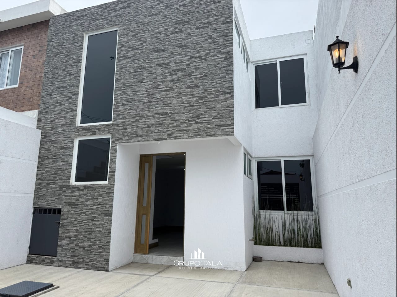 Amplia casa en venta, Nueva Monserrat, Zona 3 de Mixco🏠 — Casa en Venta en Nueva Montserrat, Zona 3 Mixco, Guatemala, Ciudad — foto 2 de 7