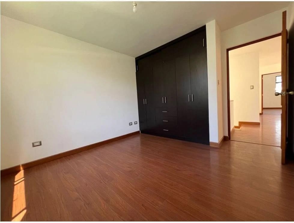 VENDO CASA EN CONDOMINIO BOSQUES ESCONDIDO KM 21.5 CARRETERA A FRAIJANES — Casa en Venta en Carretera a El Salvador, Guatemala, Ciudad — foto 9 de 16