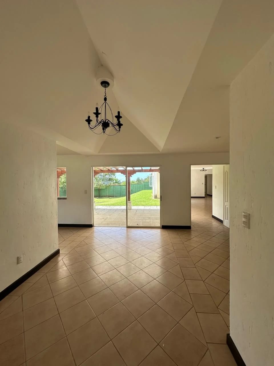 RENTO CASA EN CONDOMINIO CASA Y CAMPO KM 23.5 CARRETERA A EL SALVADOR — Casa en Alquiler en Carretera a El Salvador, Guatemala, Ciudad — foto 8 de 15