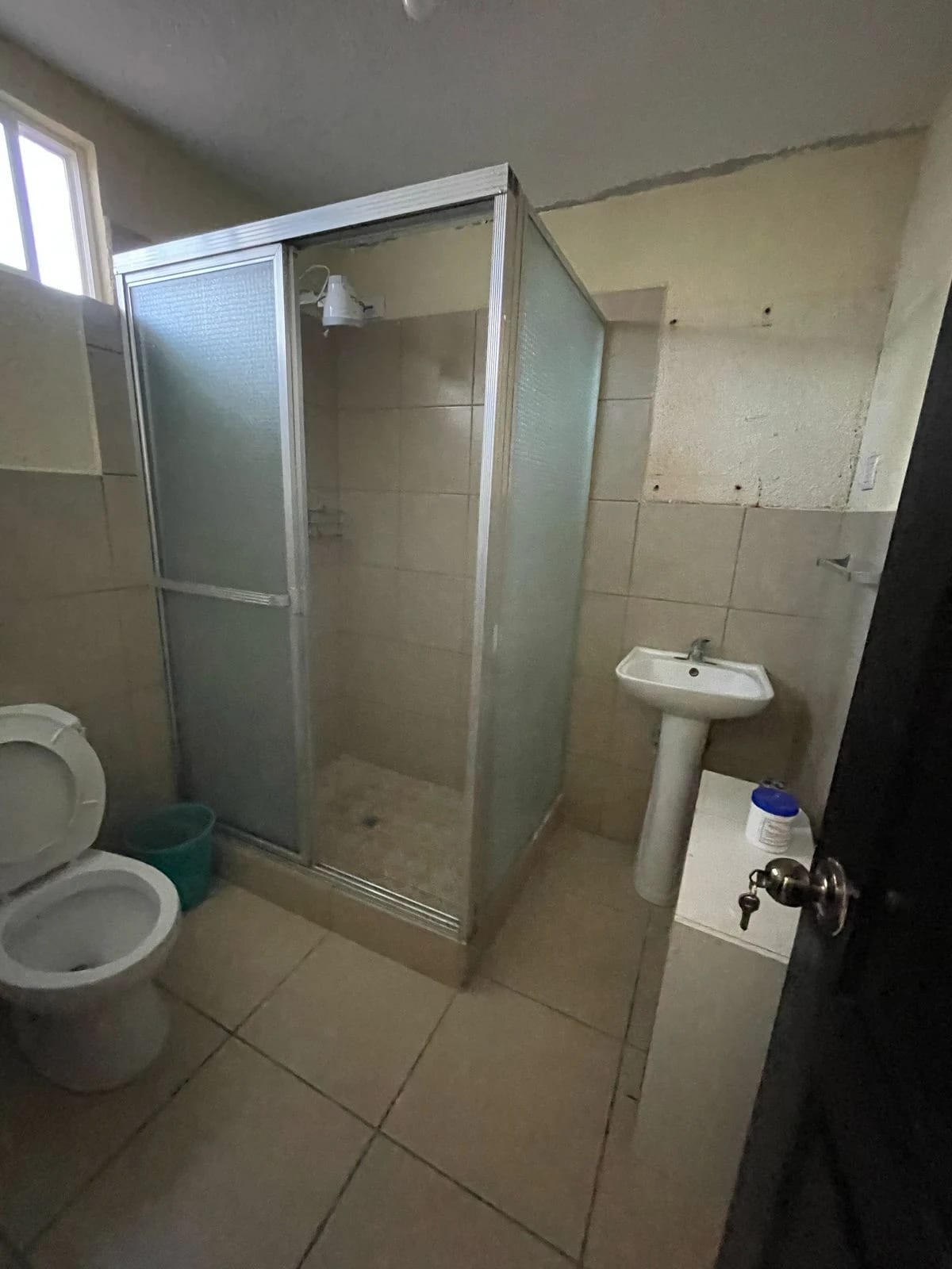VENDO CASA EN RESIDENCIALES LOS OLIVOS ZONA 18 — Casa en Venta en Zona 18, Guatemala, Ciudad — foto 11 de 16