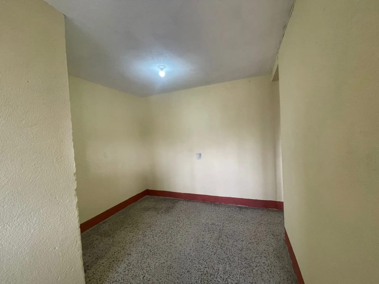 Rento Casa Ideal para Oficinas en Colonia la Brigada Zona 7 de Mixco — Casa en Alquiler en Zona 7 Mixco, Guatemala, Ciudad — foto 5 de 16