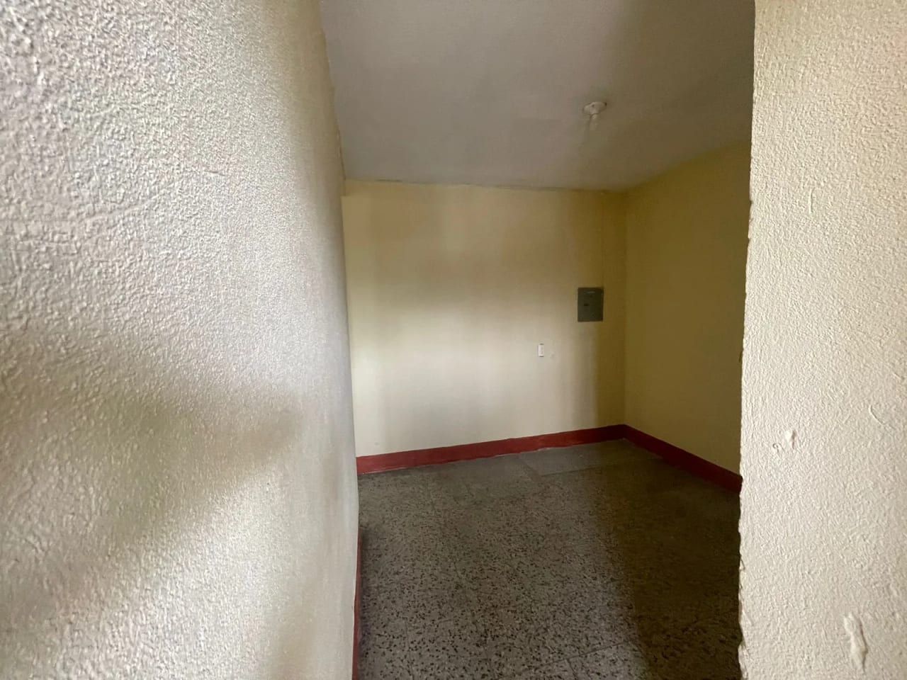 Rento Casa Ideal para Oficinas en Colonia la Brigada Zona 7 de Mixco — Casa en Alquiler en Zona 7 Mixco, Guatemala, Ciudad — foto 15 de 16