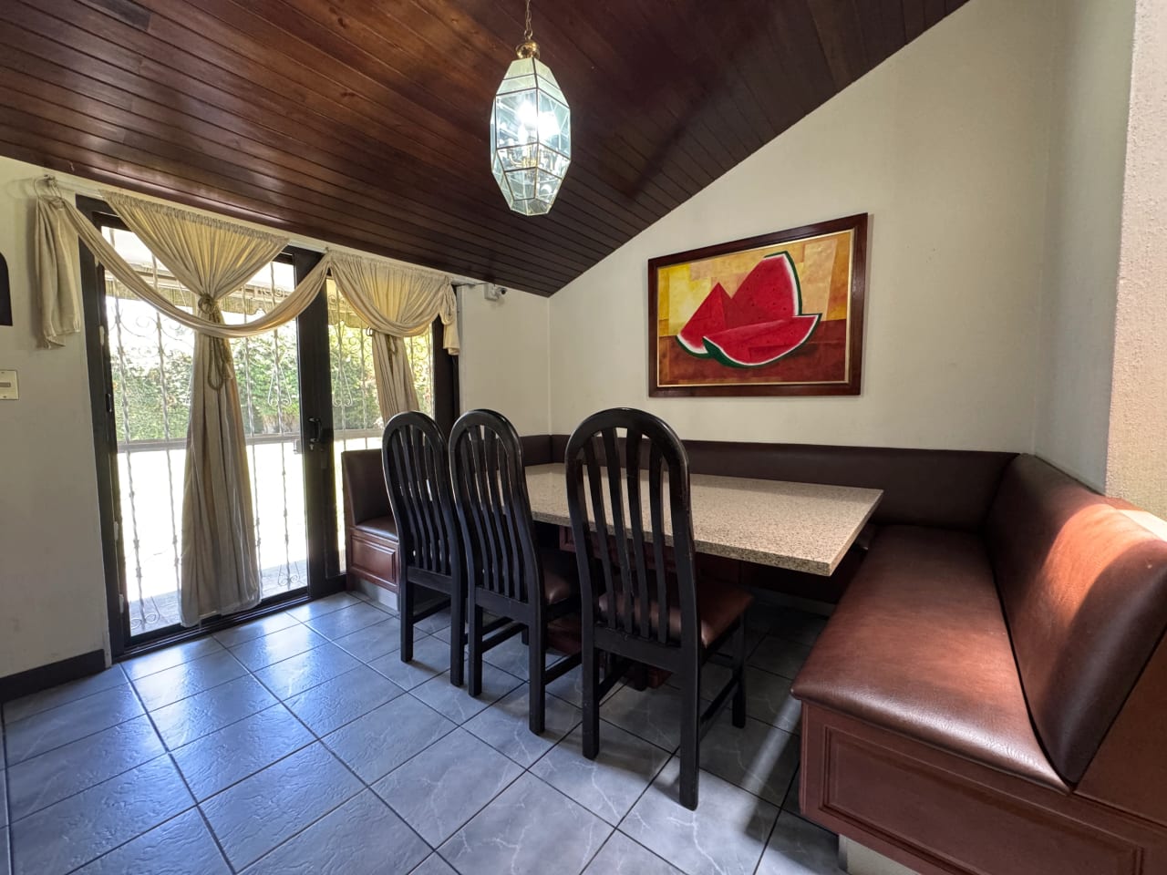 Rento Casa con Excelente Ubicación en San Lucas Sacatepequez — Casa en Alquiler en San Lucas Sacatepéquez, Sacatepéquez — foto 5 de 17