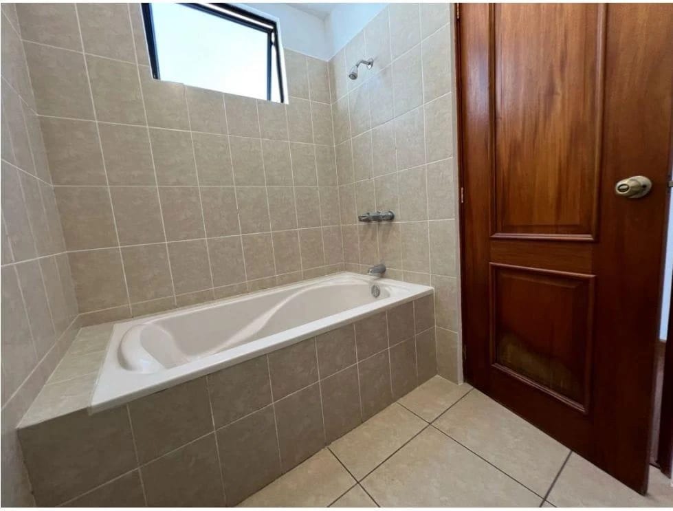 Vendo Casa en Condominio Bosques Escondido Carretera a Fraijanes — Casa en Venta en Bosque Escondido, Carretera a El Salvador, Guatemala, Ciudad — foto 8 de 16