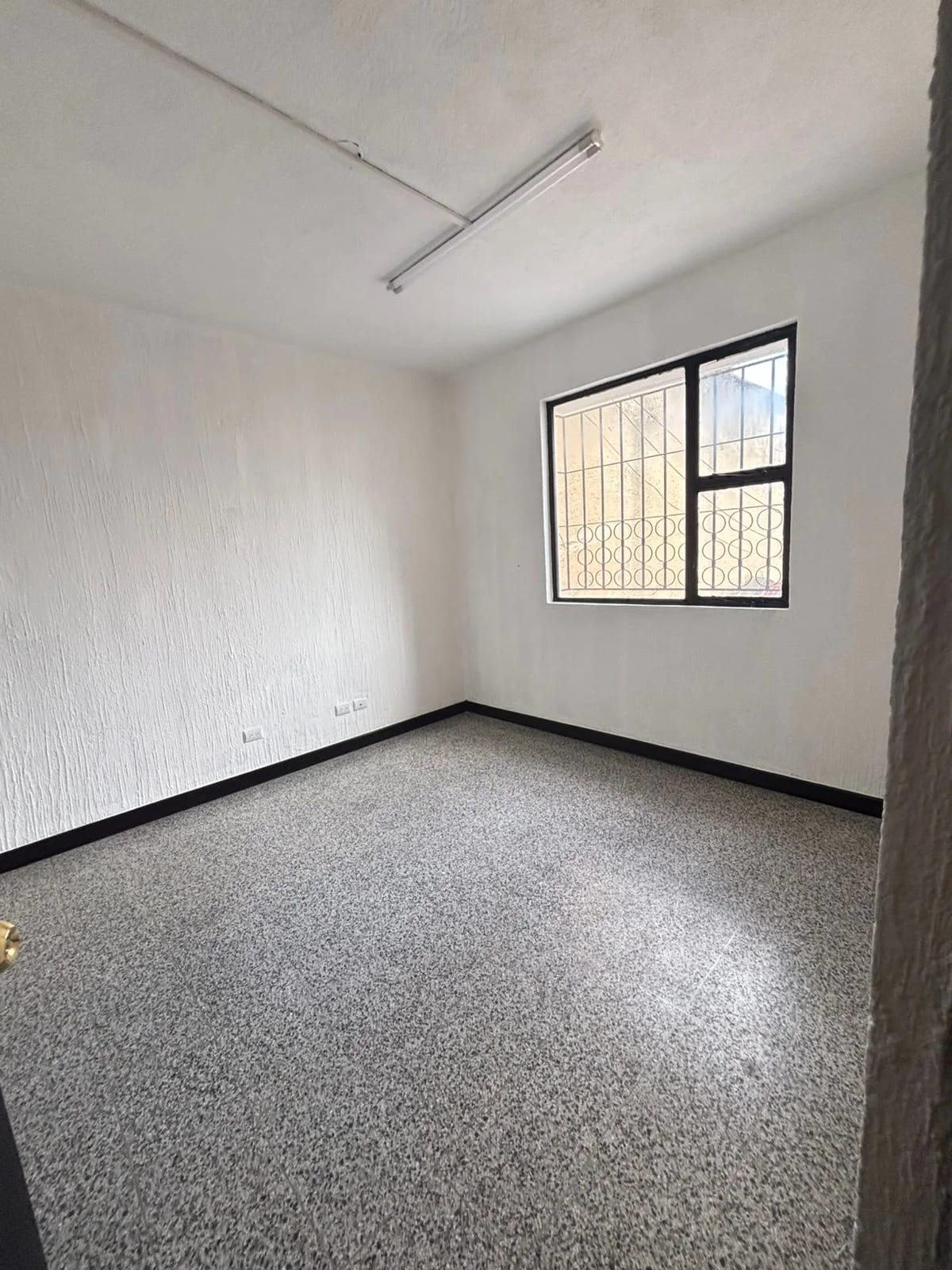 Rento Oficinas en Barrio la Recolección Zona 1 — Casa en Alquiler en Zona 1, Guatemala, Ciudad — foto 8 de 17
