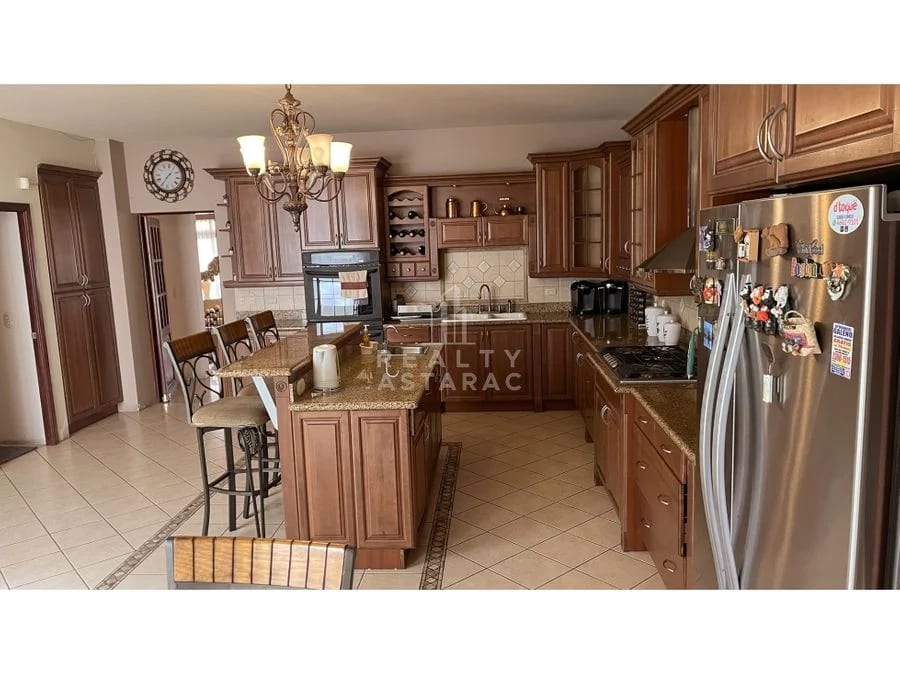 Vendo Casa en Puerta del Valle Zona 1 de Mixco — Casa en Venta en Zona 1 Mixco, Guatemala, Ciudad — foto 5 de 17