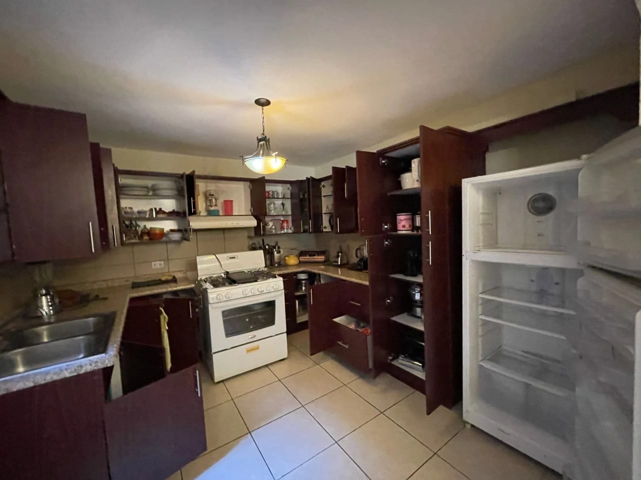 Vendo Casa en Residenciales los Olivos Zona 18 — Casa en Venta en los olivos, Zona 18, Guatemala, Ciudad — foto 2 de 17
