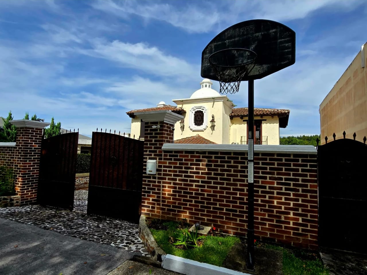 Casa en alquiler estilo colonia en condominio exclusivo en Fraijanes — Casa en Alquiler en Carretera a El Salvador, Guatemala, Ciudad — foto 3 de 17