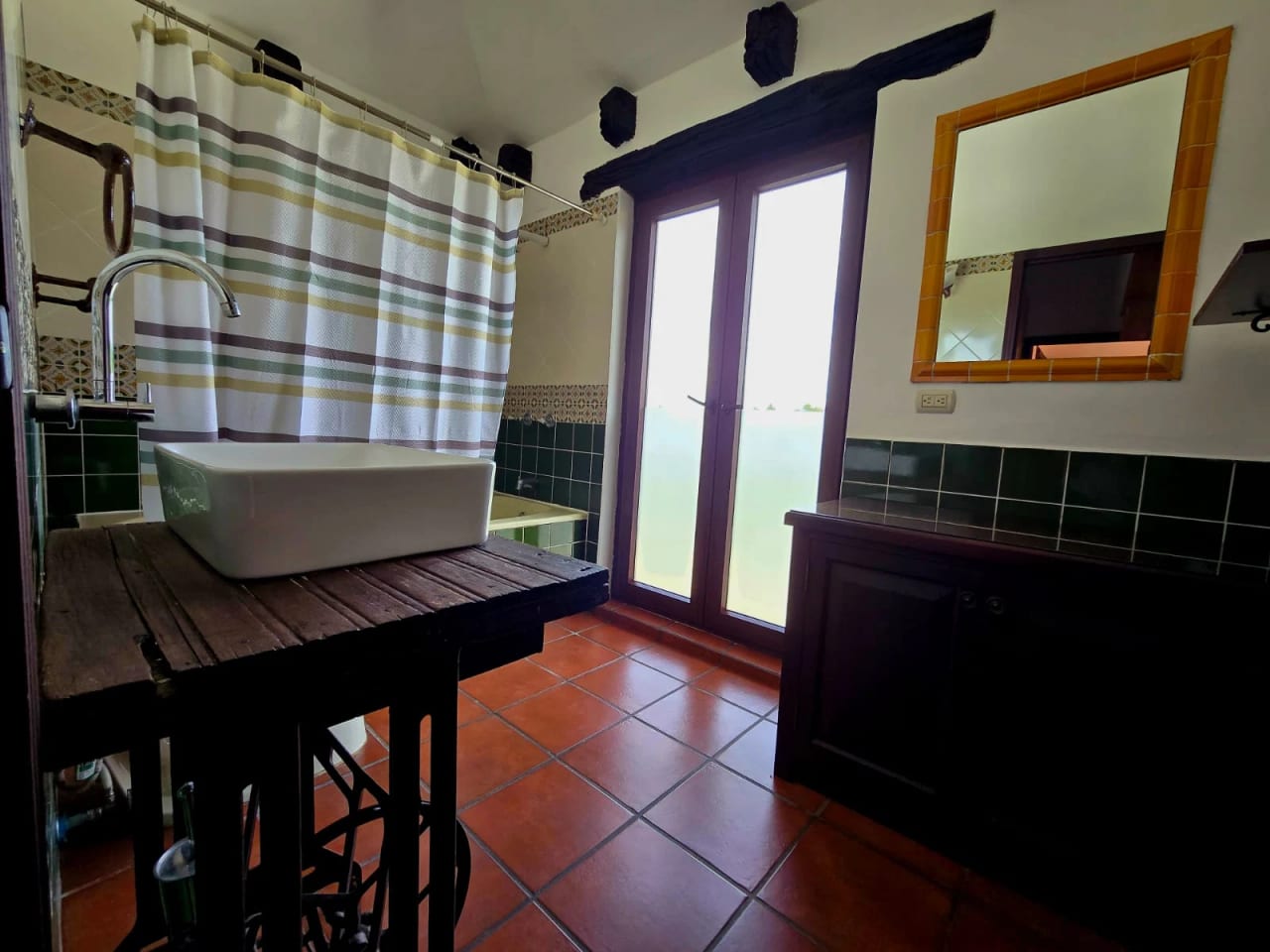 Casa en alquiler estilo colonia en condominio exclusivo en Fraijanes — Casa en Alquiler en Carretera a El Salvador, Guatemala, Ciudad — foto 4 de 17