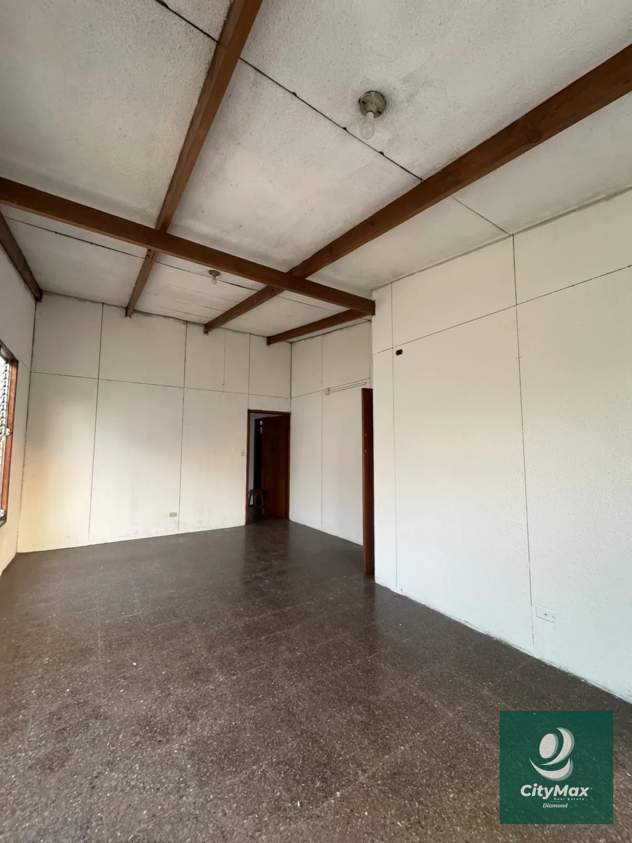 Casa en renta para oficinas zona 9 — Casa en Alquiler en Zona 9, Guatemala, Ciudad — foto 3 de 15
