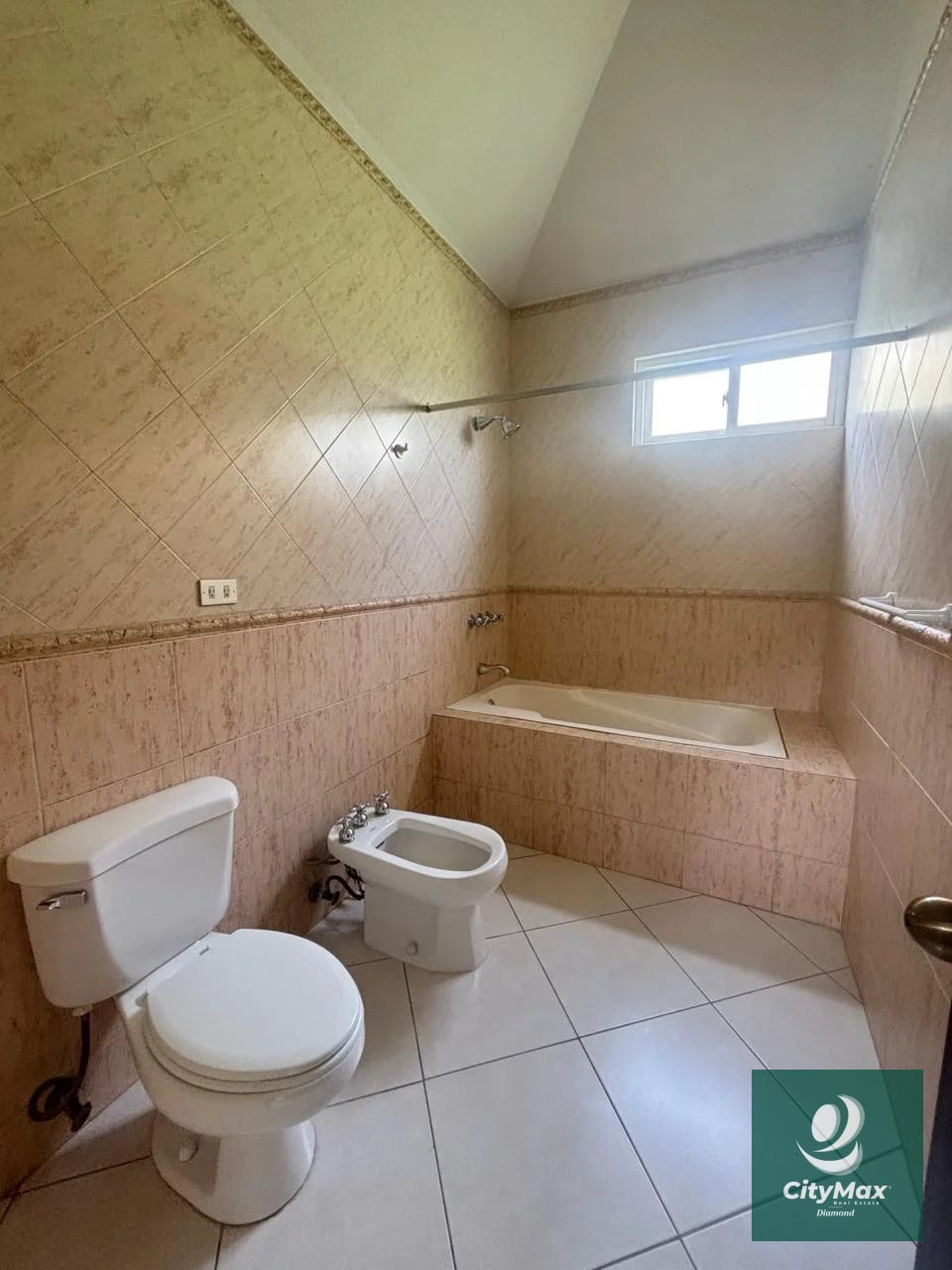 Casa en venta y renta condominio Entreverdes Fraijanes - 9