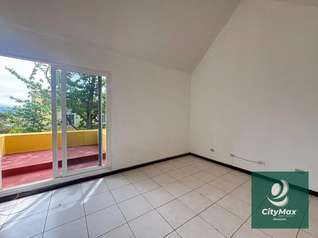 Casa en venta y renta condominio Entreverdes Fraijanes - 11