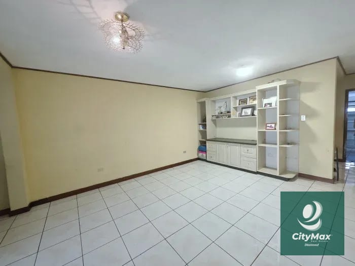 Casa en Venta en Loma Real San Cristobal Zona 8 de Mixco — Casa en Venta en Zona 8 Mixco, Guatemala, Ciudad — foto 1 de 16