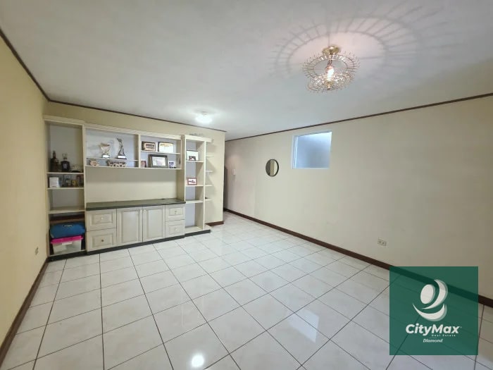 Casa en Venta en Loma Real San Cristobal Zona 8 de Mixco - 10