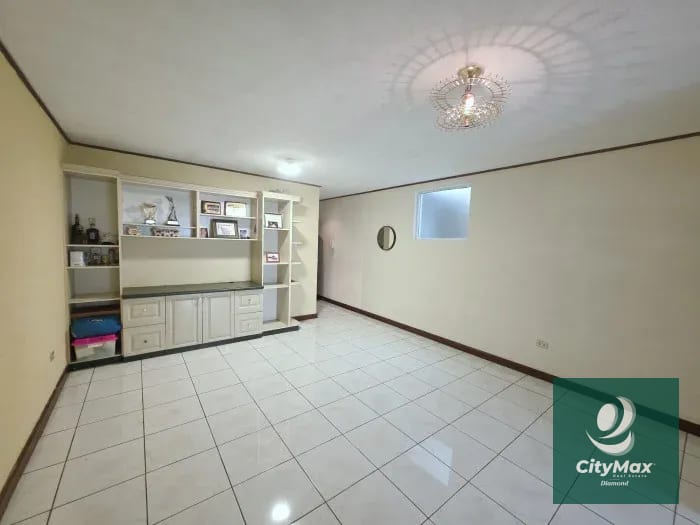 Casa en Venta en Loma Real San Cristobal Zona 8 de Mixco — Casa en Venta en Zona 8 Mixco, Guatemala, Ciudad — foto 10 de 16