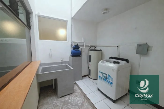 Casa en Venta en Loma Real San Cristobal Zona 8 de Mixco - 2