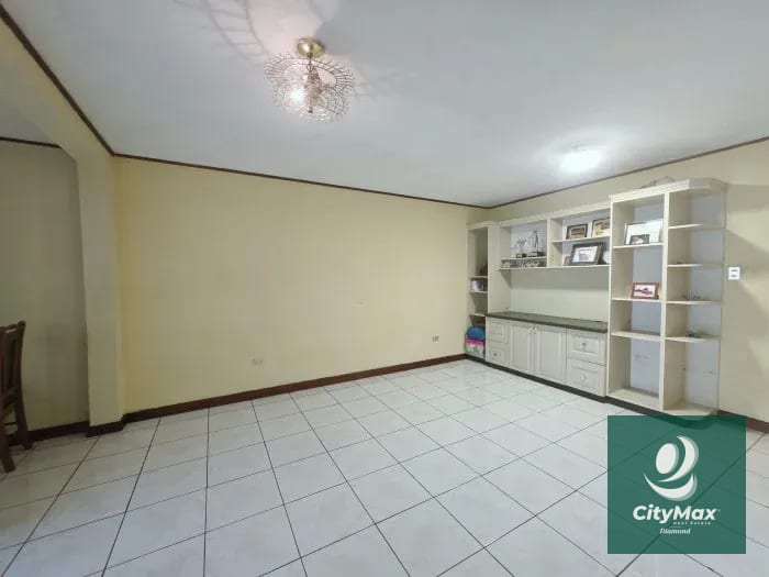 Casa en Venta en Loma Real San Cristobal Zona 8 de Mixco — Casa en Venta en Zona 8 Mixco, Guatemala, Ciudad — foto 9 de 16