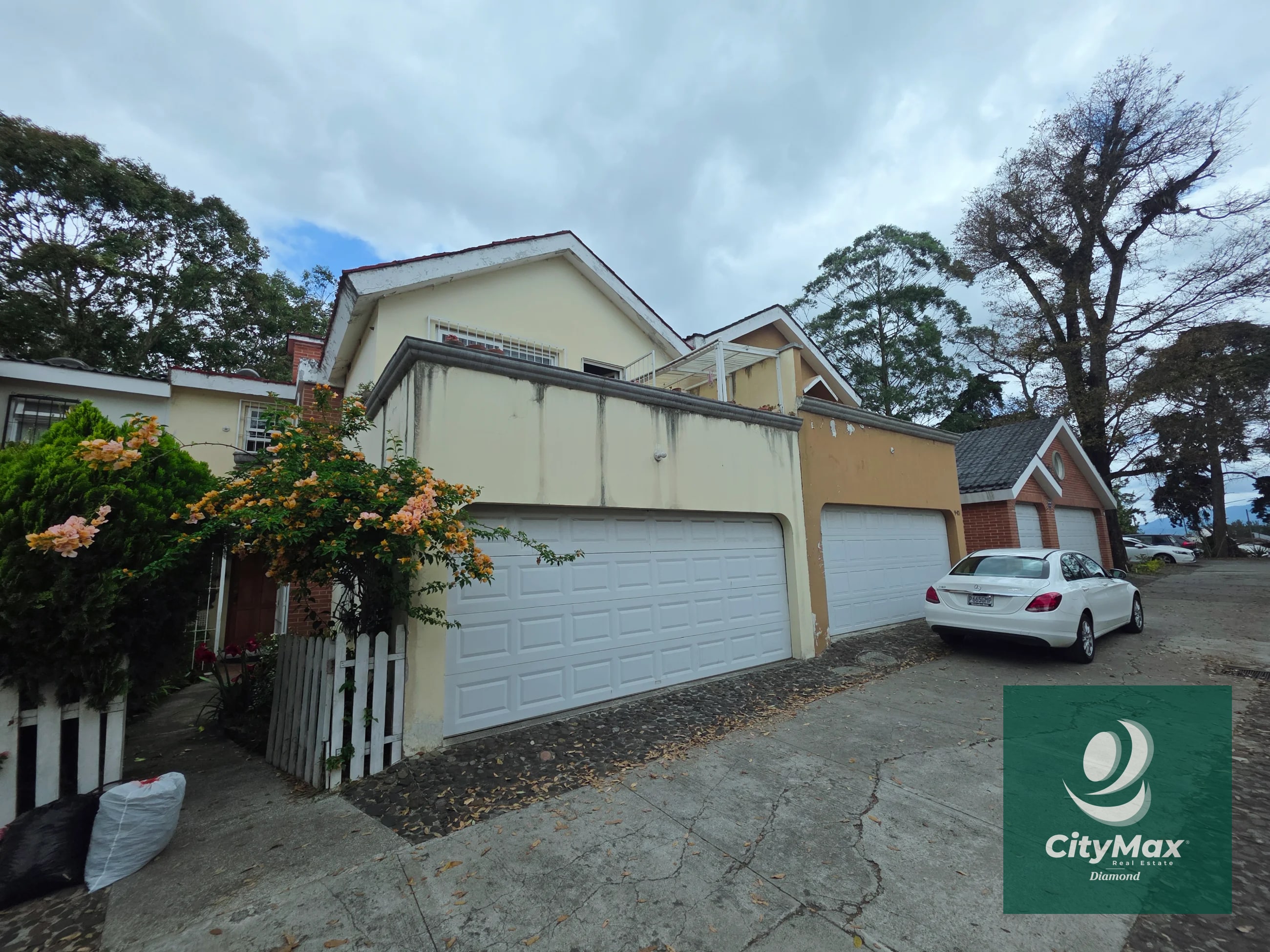 Casa en Venta en Lomas de San Nicolas Zona 16 - 1