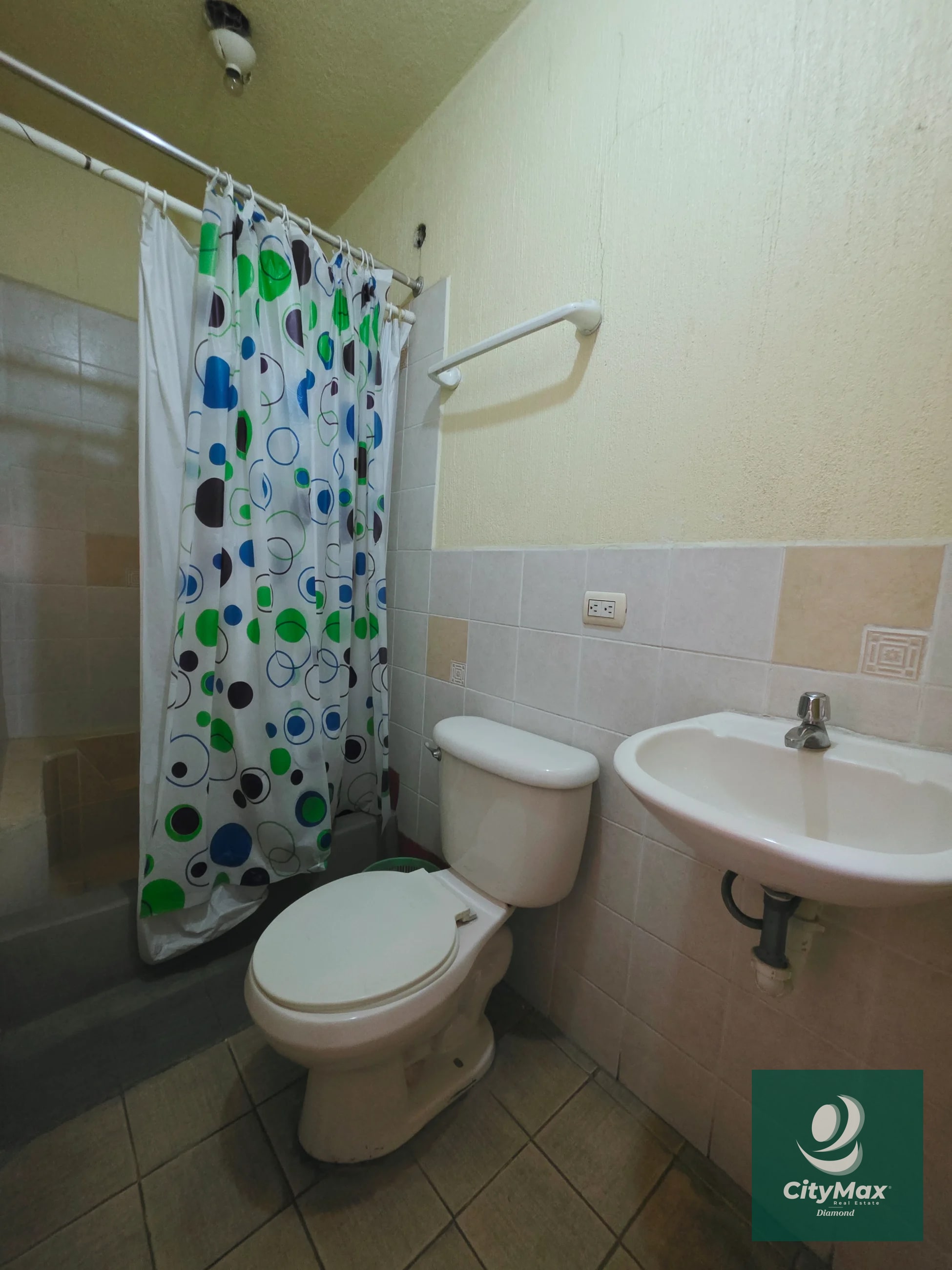 Casa en Venta con Apartamento y Locales en Zona 2 Mixco — Casa en Venta en Zona 2 Mixco, Guatemala, Ciudad — foto 16 de 17
