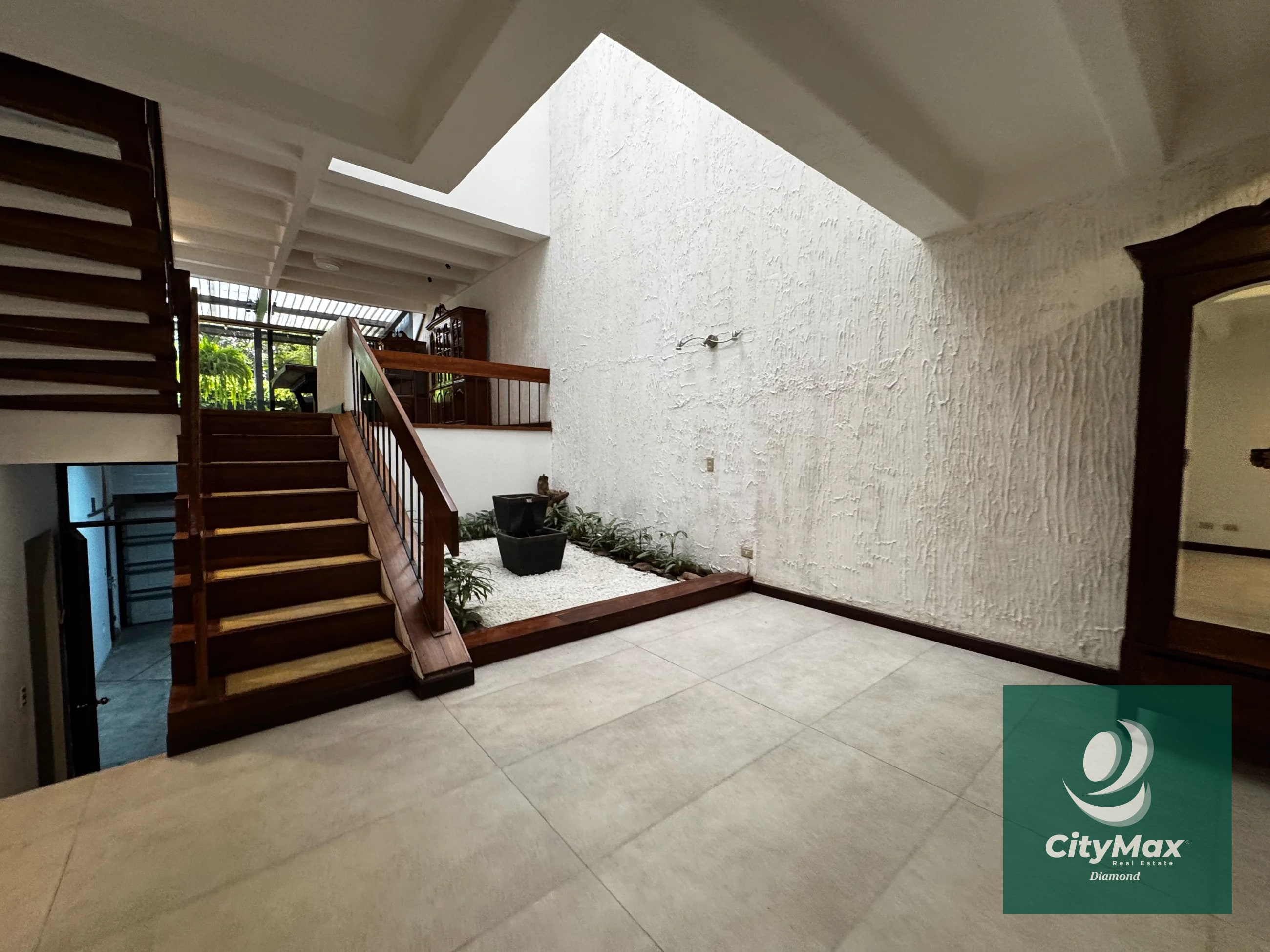 Casa en Venta en Zona 10 entorno Las Margaritas — Casa en Venta en Zona 10, Guatemala, Ciudad — foto 5 de 17