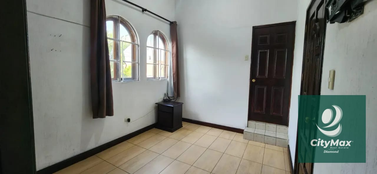 Casa Grande en Venta con Apartamentos en Zona 12 Ciudad de Guatemala — Casa en Venta en Zona 12, Guatemala, Ciudad — foto 3 de 16
