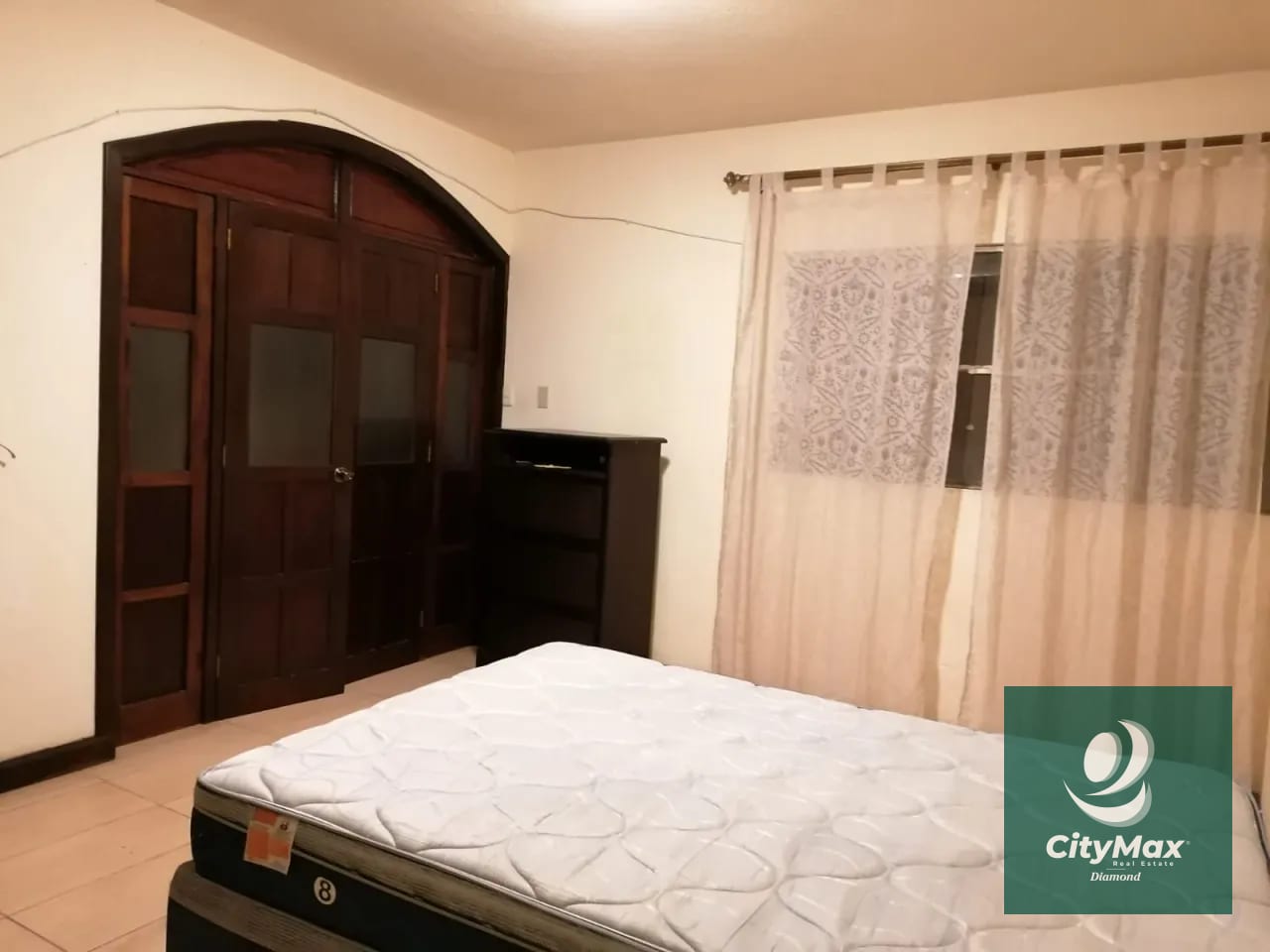 Casa Grande en Venta con Apartamentos en Zona 12 Ciudad de Guatemala — Casa en Venta en Zona 12, Guatemala, Ciudad — foto 4 de 16