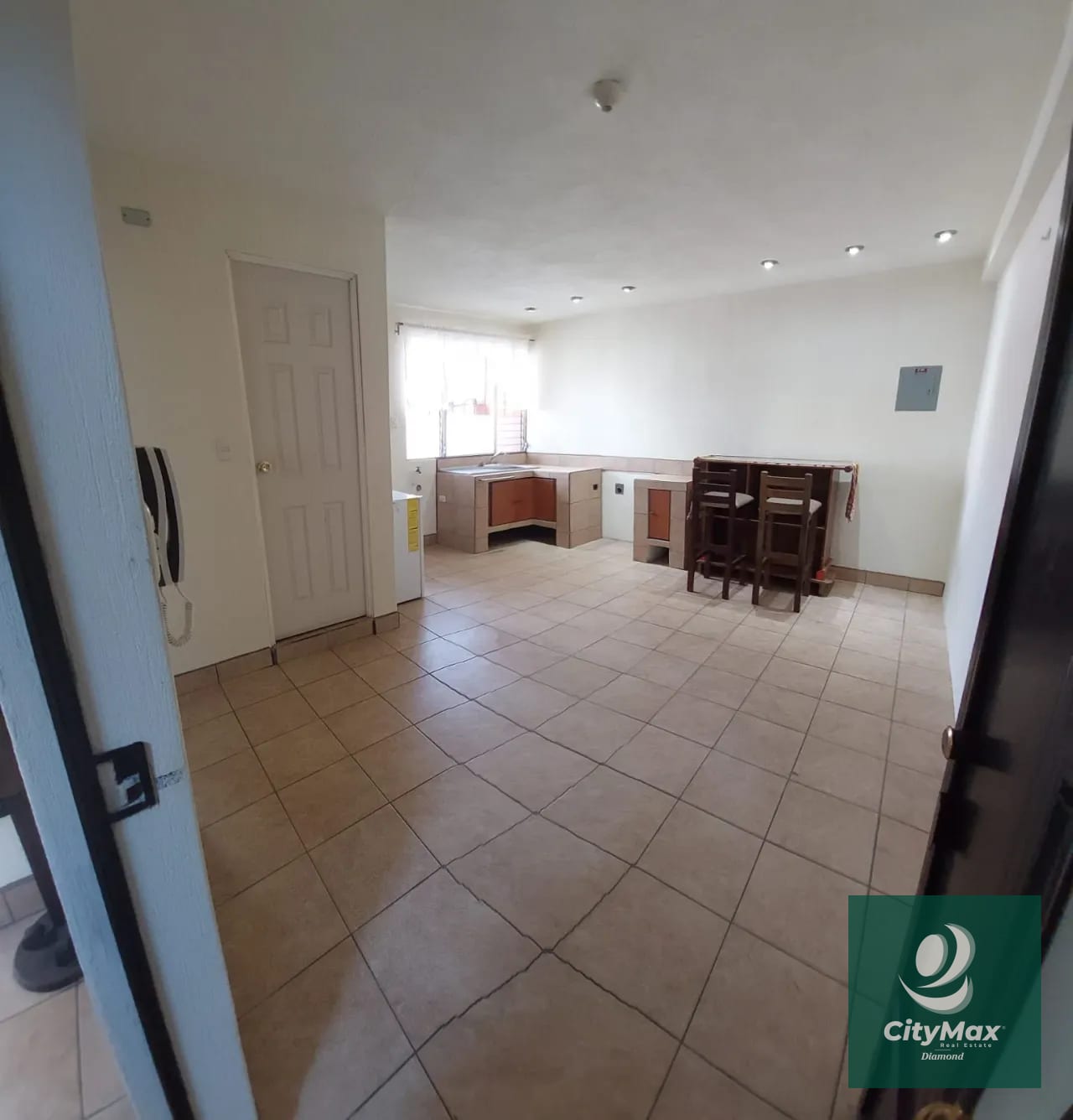 Casa Grande en Venta con Apartamentos en Zona 12 Ciudad de Guatemala — Casa en Venta en Zona 12, Guatemala, Ciudad — foto 13 de 16