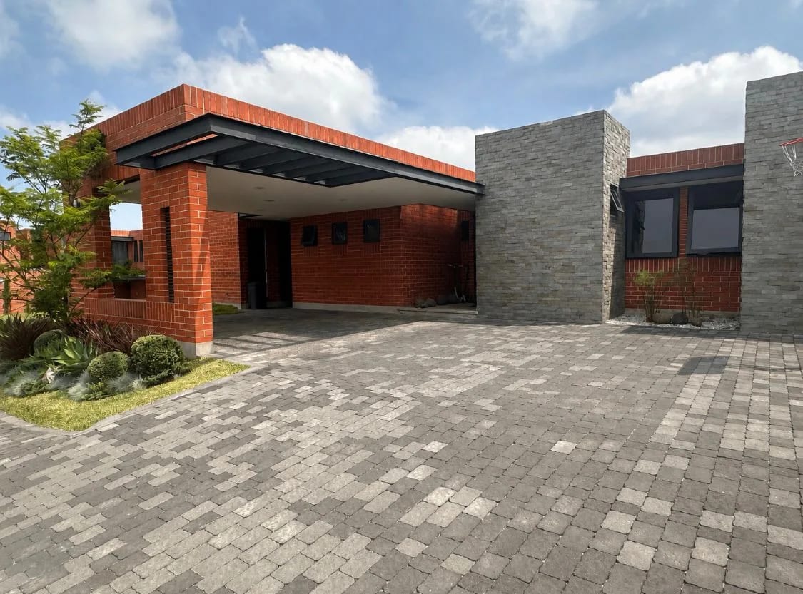 Venta Casa de un Nivel en Condado Concepción — Casa en Venta en Pradera Concepción, Carretera a El Salvador, Guatemala, Ciudad — foto 1 de 12