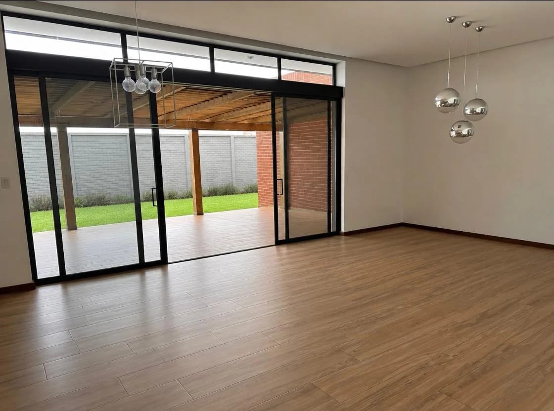 Venta Casa de un Nivel en Condado Concepción — Casa en Venta en Pradera Concepción, Carretera a El Salvador, Guatemala, Ciudad — foto 6 de 12