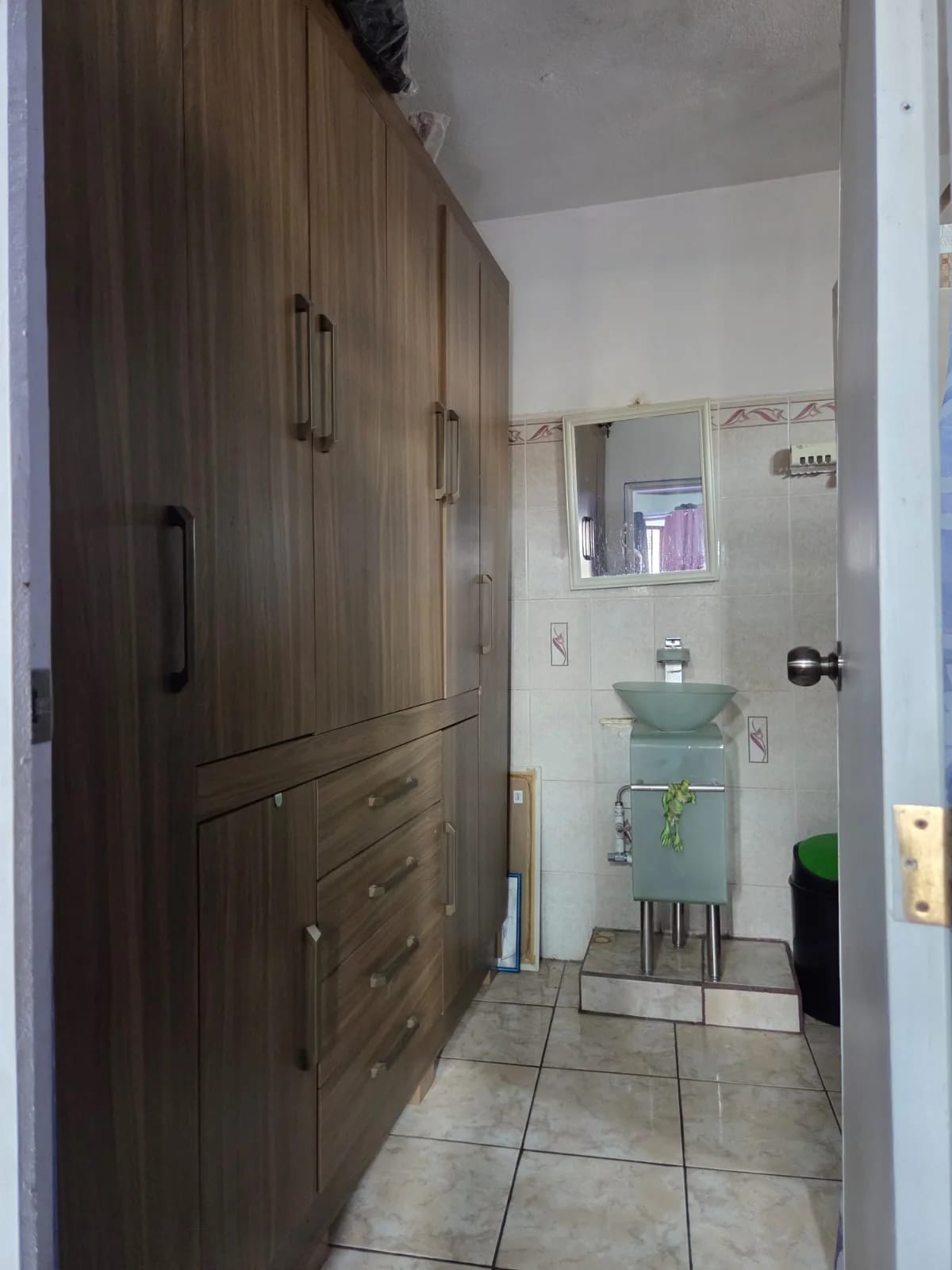 Vendo Casa 2 Niveles Zona 1 Sobre la 1RA Calle y 18 Av. C, Zona 1 REF.6921 — Casa en Venta en Zona 1, Guatemala, Ciudad — foto 2 de 14