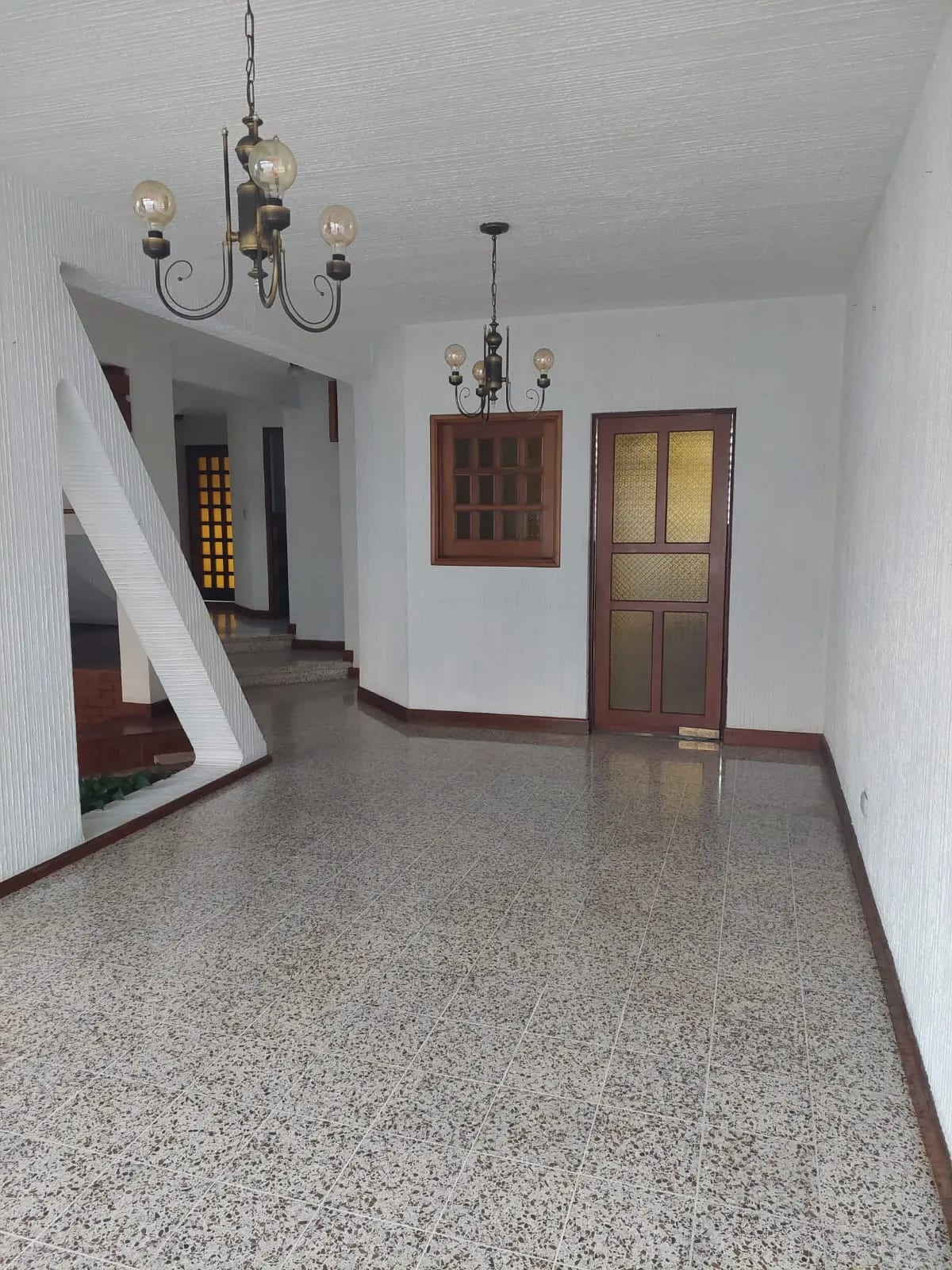 RENTO CASA Z.10 VILLA MARQUEZ REF.6577 *4 BAÑOS, 3 HAB, 3 PARQUEOS, CUARTO SERVICIO, $1344* — Casa en Alquiler en Zona 10, Guatemala, Ciudad — foto 7 de 7
