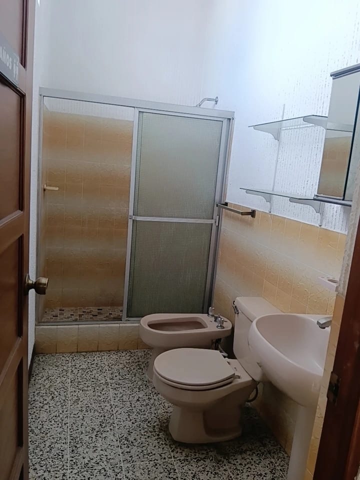 RENTO CASA DE 4 HAB ZONA 10 VILLA MARQUEZ REF.6934 — Casa en Alquiler en Zona 10, Guatemala, Ciudad — foto 3 de 17