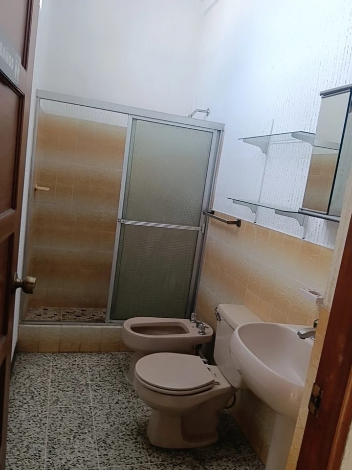 RENTO CASA DE 4 HAB ZONA 10 VILLA MARQUEZ REF.6934 — Casa en Alquiler en Zona 10, Guatemala, Ciudad — foto 7 de 17