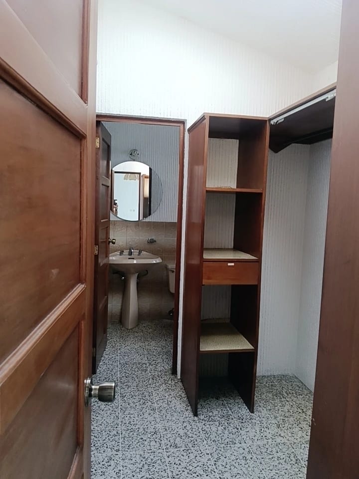 RENTO CASA DE 4 HAB ZONA 10 VILLA MARQUEZ REF.6934 — Casa en Alquiler en Zona 10, Guatemala, Ciudad — foto 11 de 17