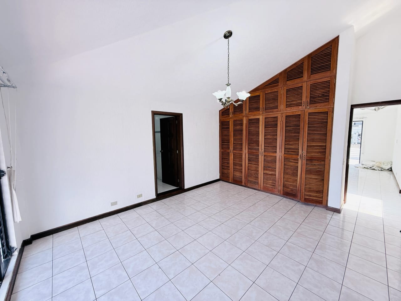 CASA AMPLIA EN RENTA CON JARDIN 4 HAB. / COND. SAN ANTONIO KM. 16.5 CAES — Casa en Alquiler en San Antonio, Carretera a El Salvador, Guatemala, Ciudad — foto 13 de 14