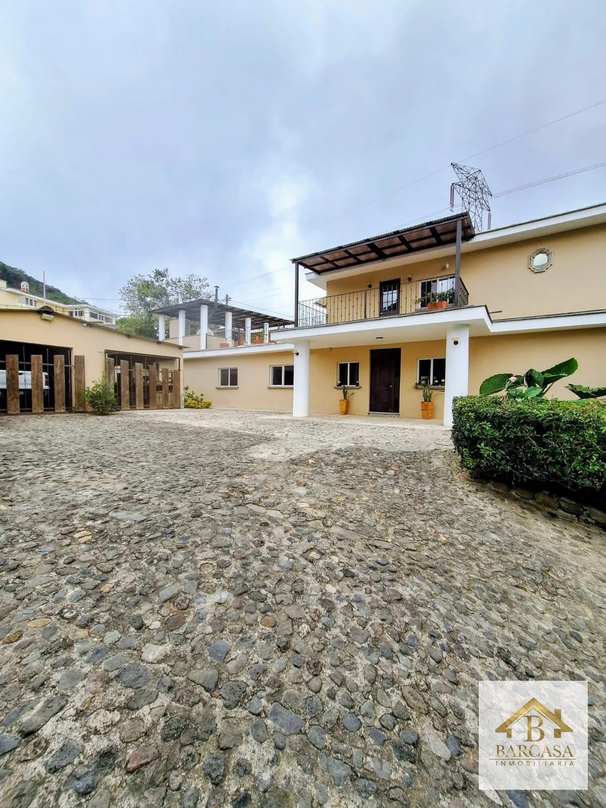Se vende casa fuera de Garita km 15.5, detrás de Walmart Caes. Habitaciones en el primer Nivel - 1