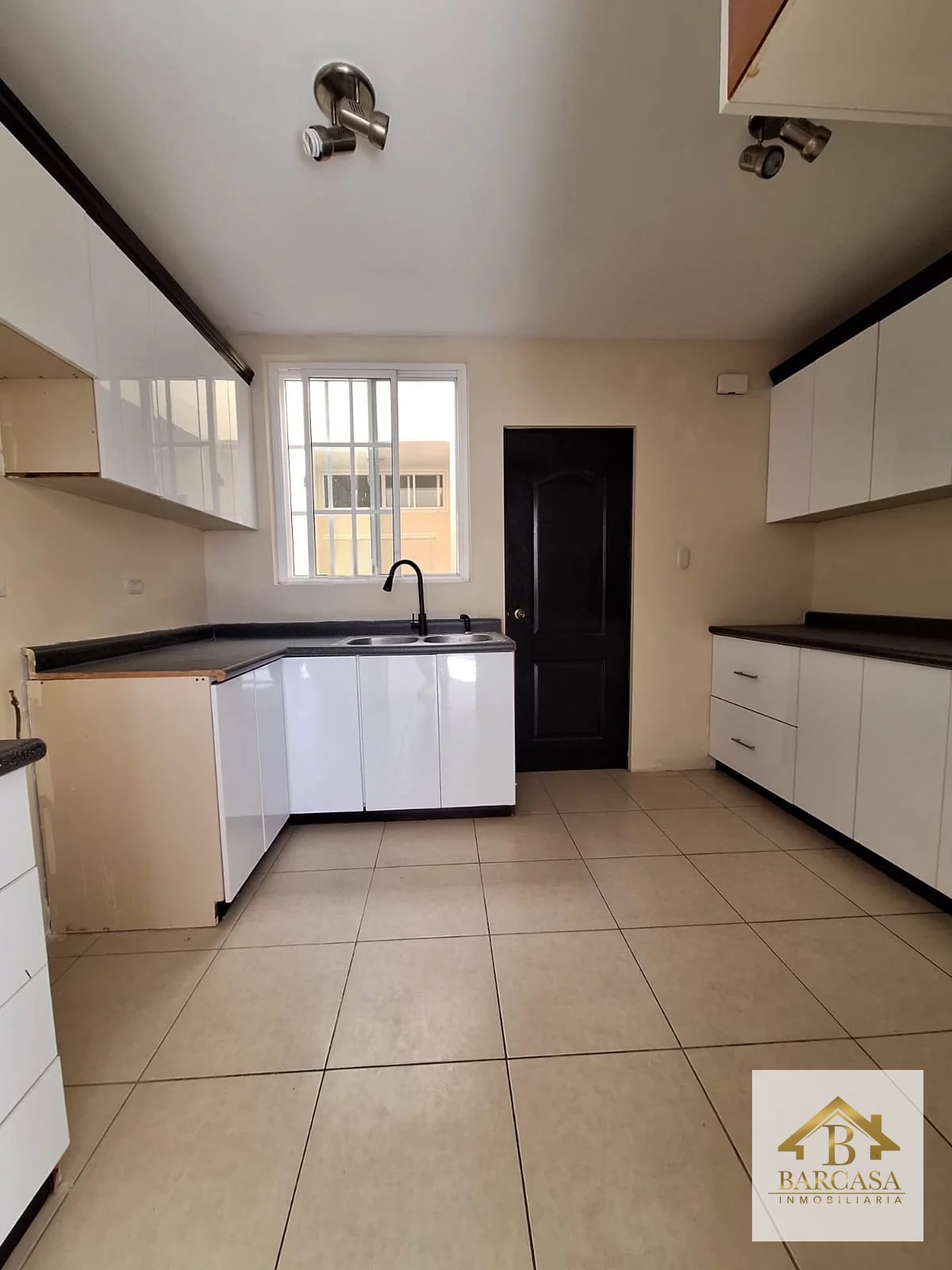 Se vende casa en Residenciales Manantiales km 19.5 carretera a San Jose Pinula - 4