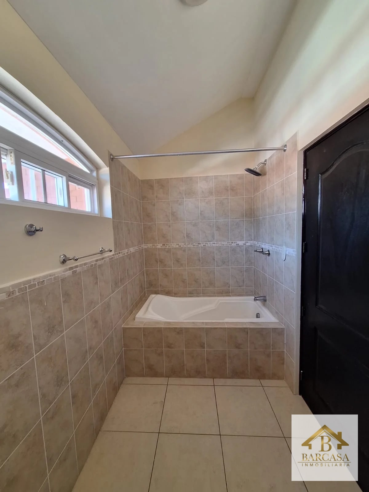 Se vende casa en Residenciales Manantiales km 19.5 carretera a San Jose Pinula - 16