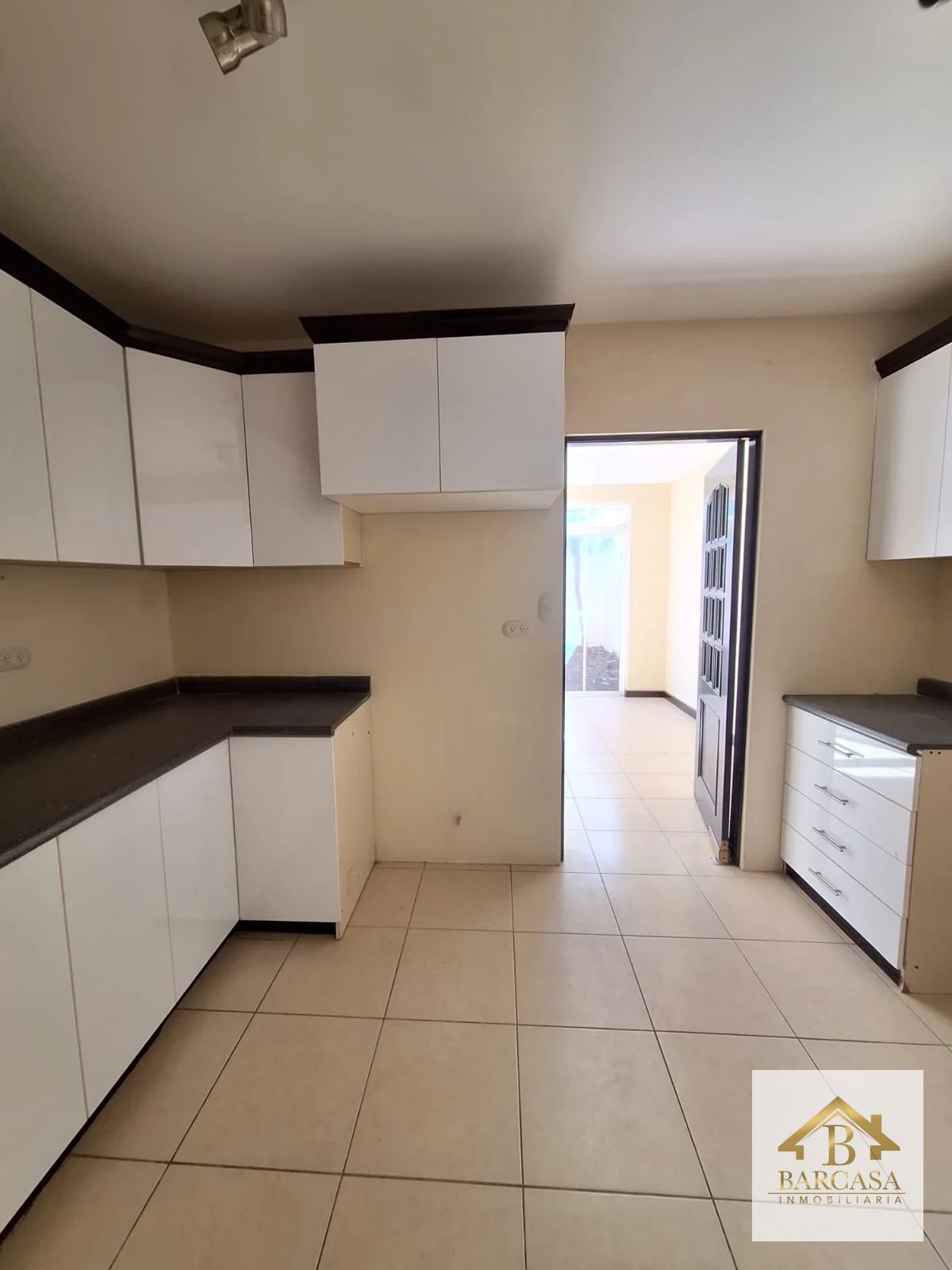 Se vende casa en Residenciales Manantiales km 19.5 carretera a San Jose Pinula - 5