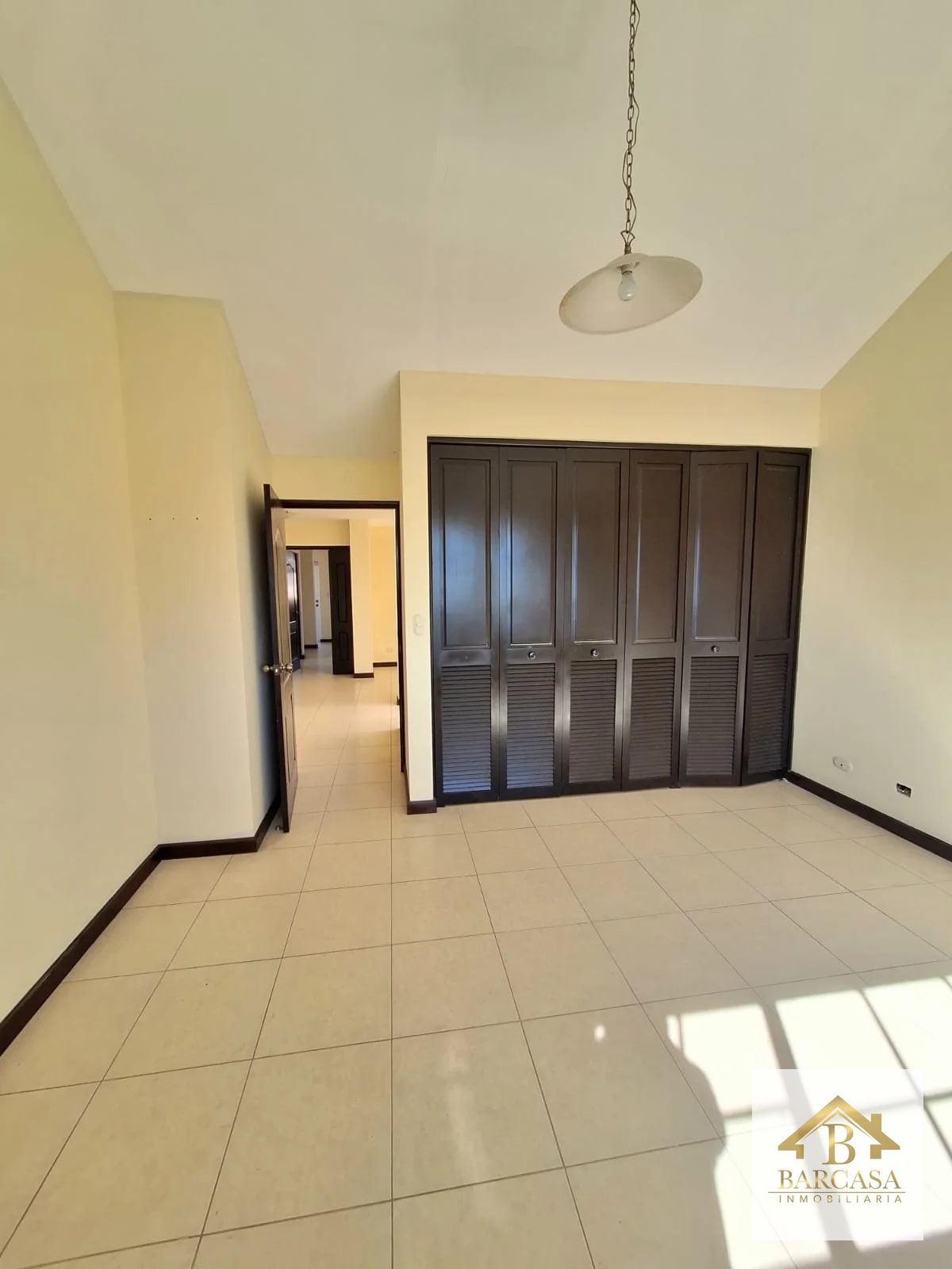 Se vende casa en Residenciales Manantiales km 19.5 carretera a San Jose Pinula - 12