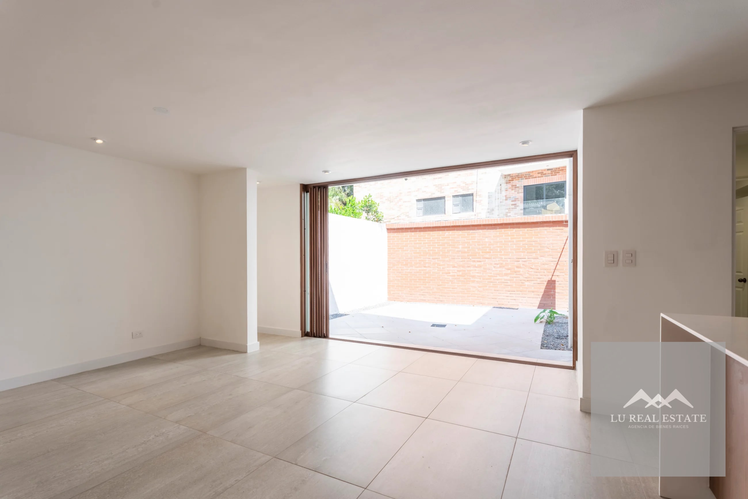 Casa en venta en z10 — Casa en Venta en Zona 10, Guatemala, Ciudad — foto 2 de 13