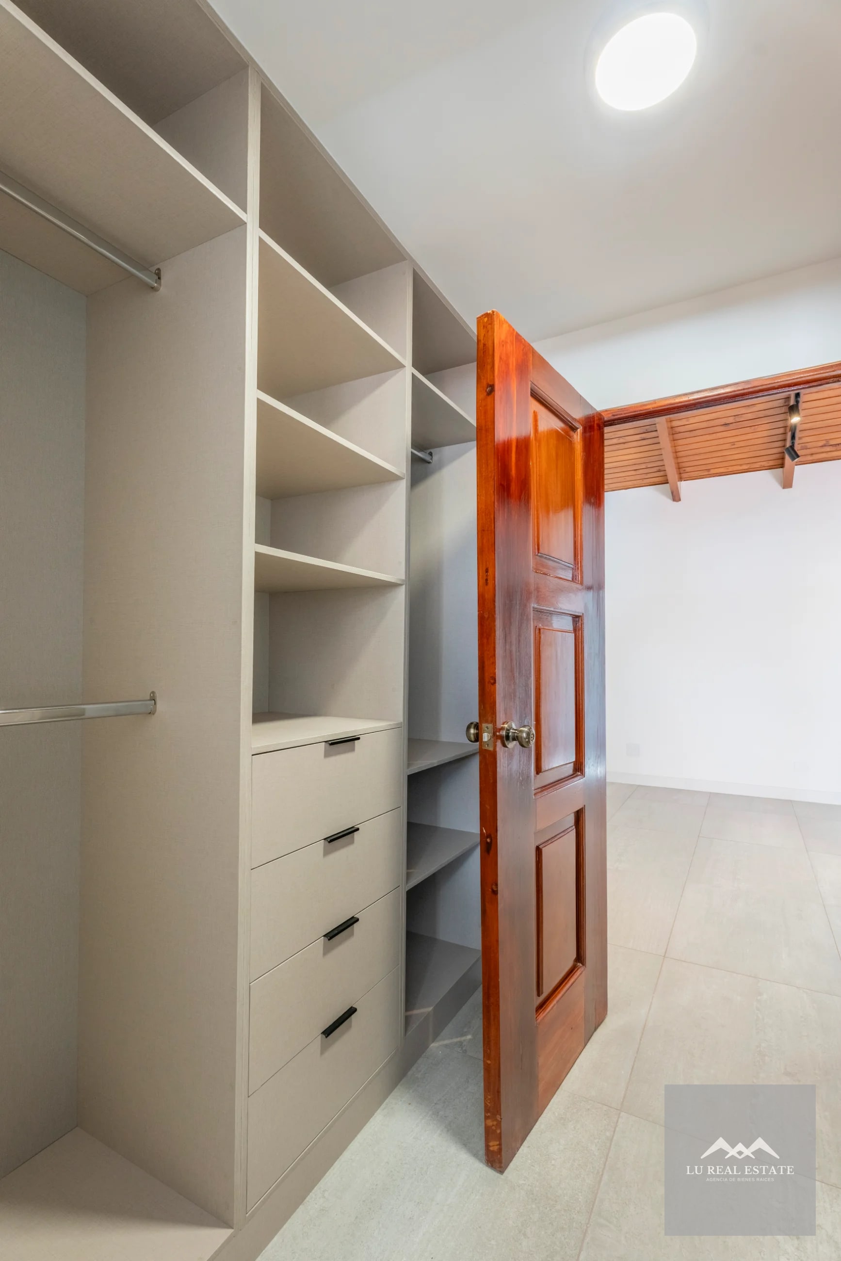 Casa en venta en z10 — Casa en Venta en Zona 10, Guatemala, Ciudad — foto 5 de 13
