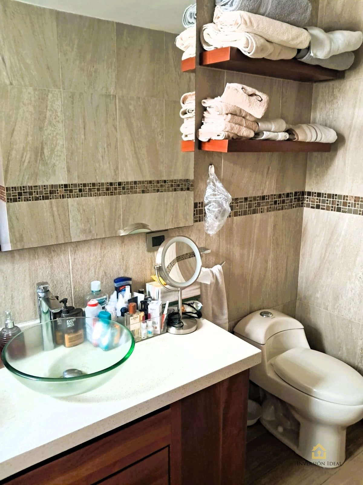 Vendo casa 3 hab + cuarto de servicio zona 10 — Casa en Venta en Zona 10, Guatemala, Ciudad — foto 13 de 17