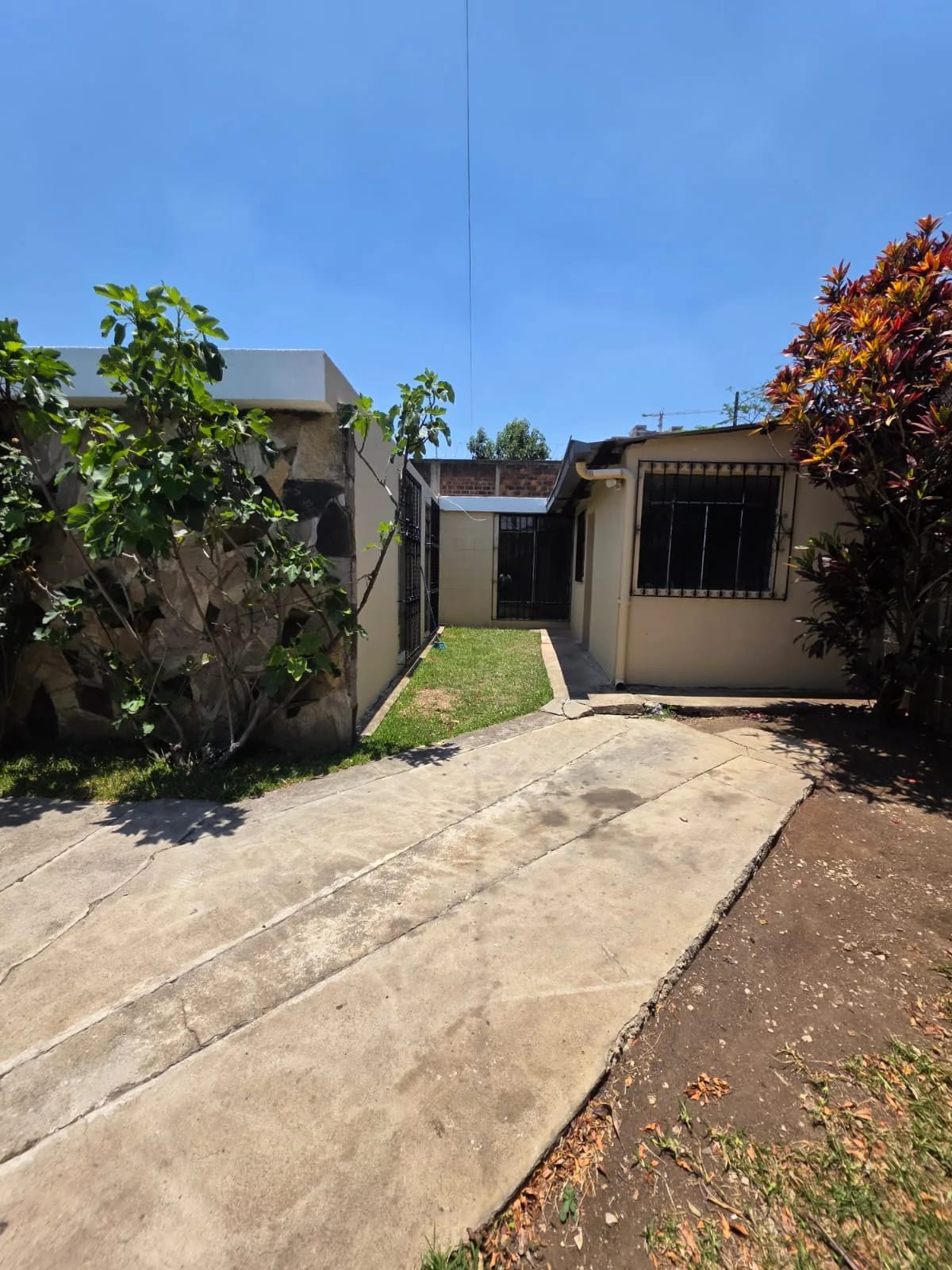 CASA DE ESQUINA EN VENTA ZONA 11 — Casa en Venta en Zona 11, Guatemala, Ciudad — foto 3 de 7