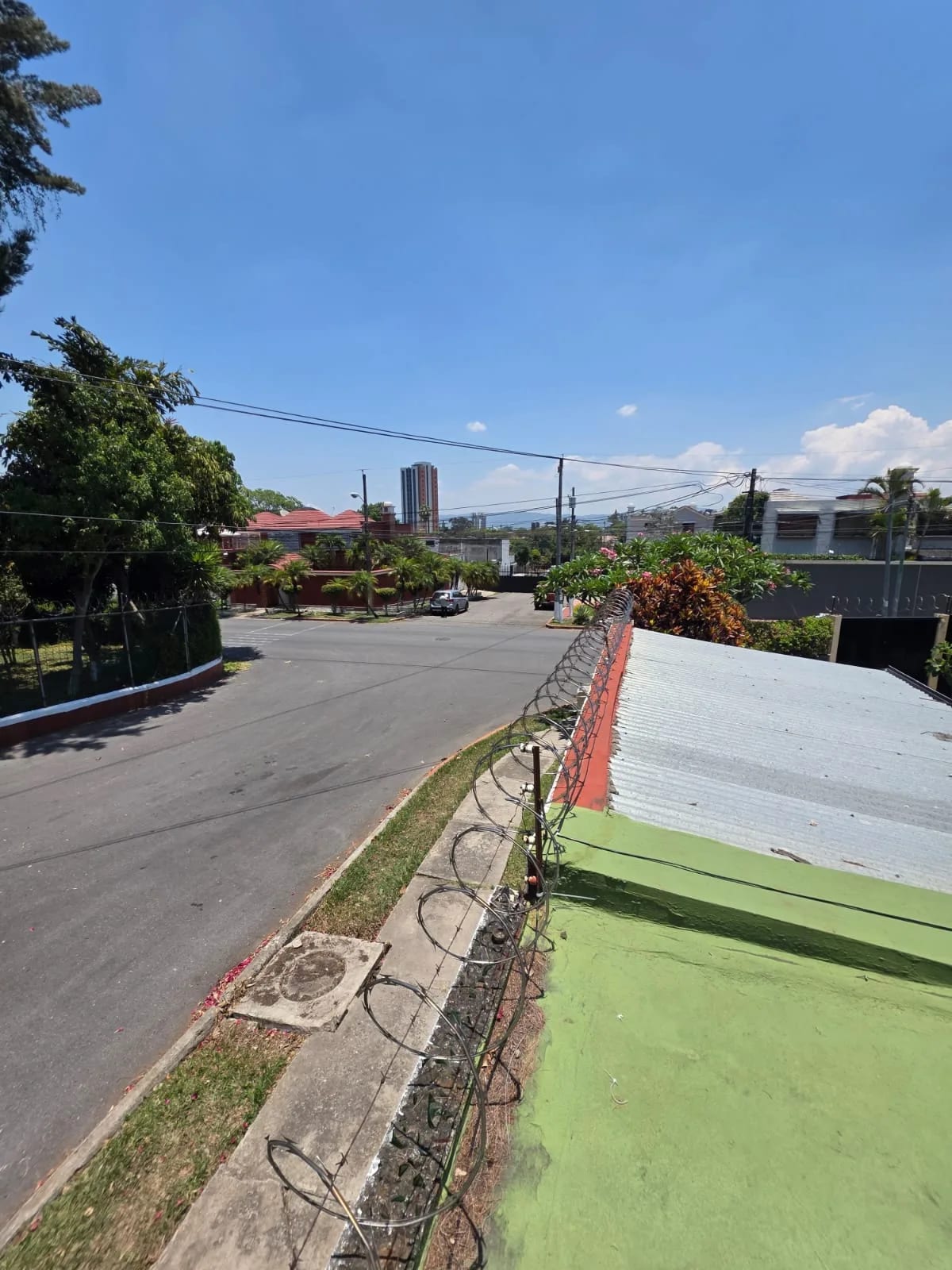CASA DE ESQUINA EN VENTA ZONA 11 — Casa en Venta en Zona 11, Guatemala, Ciudad — foto 1 de 7