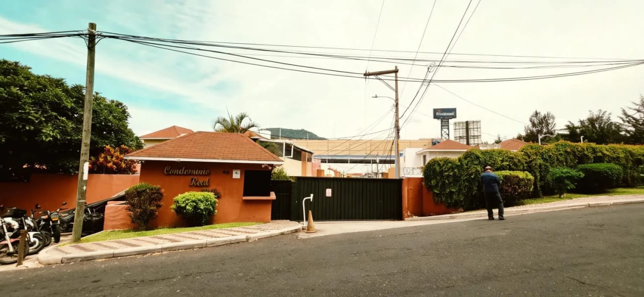 CASA PARA ESTRENAR EN VENTA SAN CRISTÓBAL A LA PAR DE SANKRIS MALL — Casa en Venta en Zona 8 Mixco, Guatemala, Ciudad — foto 1 de 5