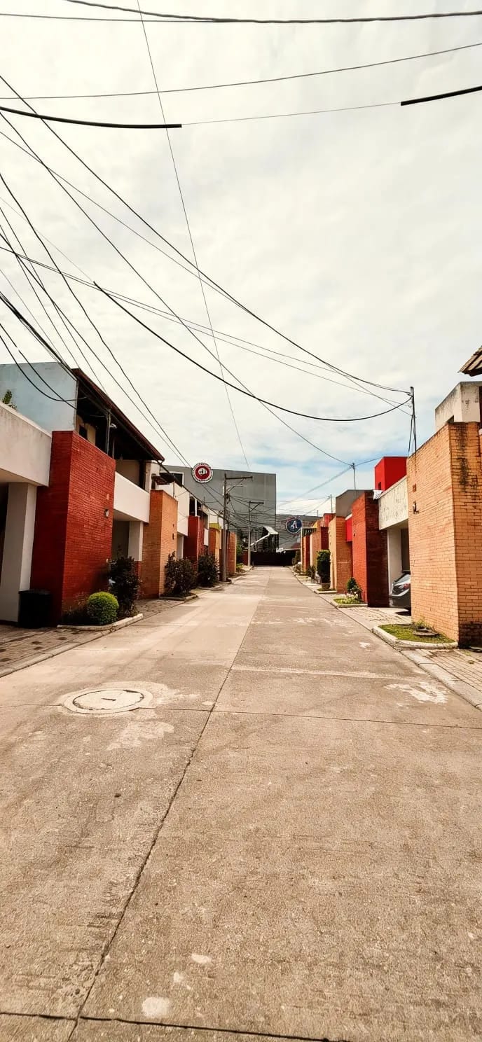 CASA EN VENTA PARA ESTRENAR EN SAN CRISTOBAL A LAS PAR DE SANKRIS MALL — Casa en Venta en Zona 8 Mixco, Guatemala, Ciudad — foto 2 de 2