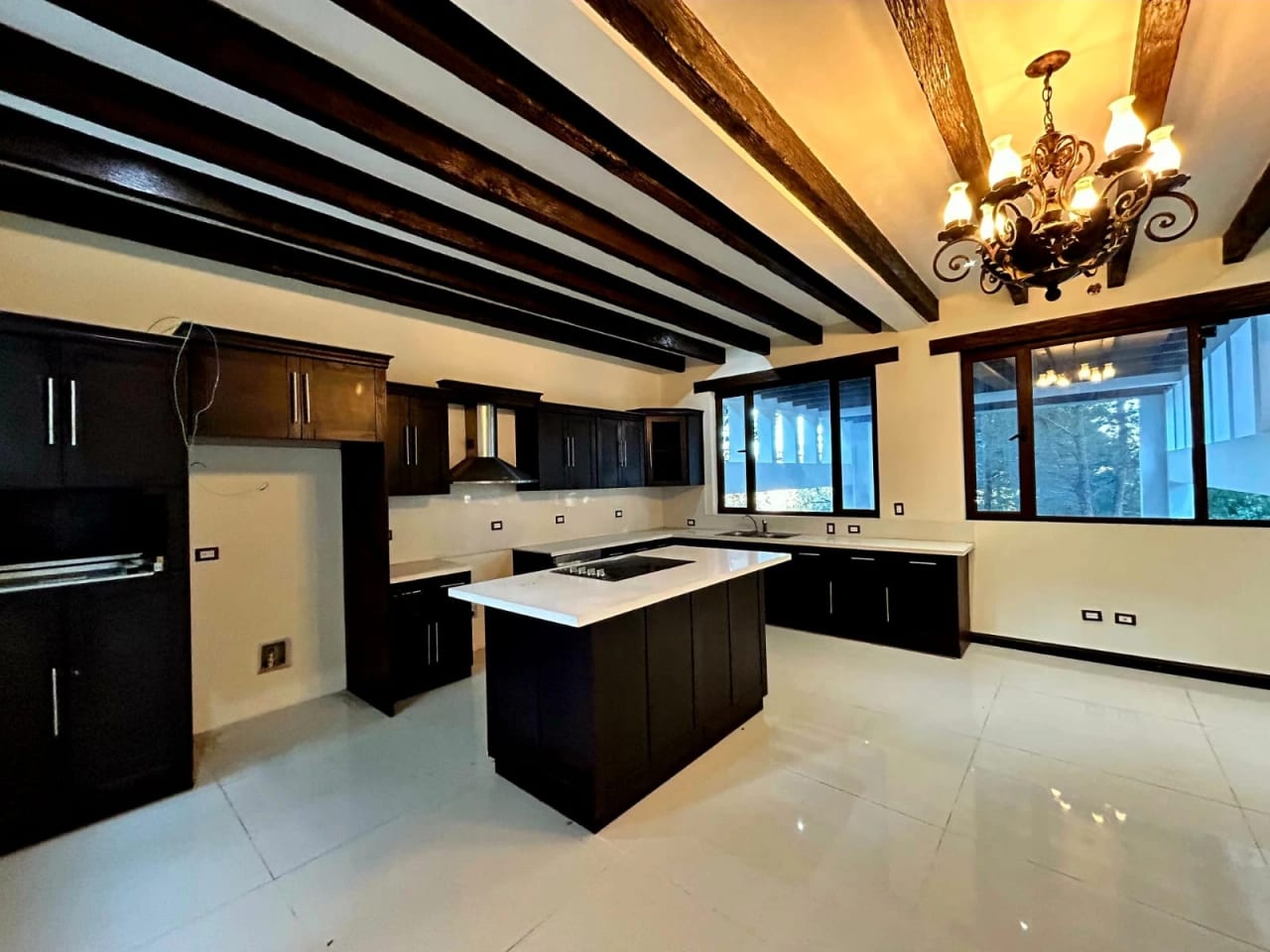 Mansion en VENTA Carretera Interamericana KM 33.8 Santa María Cauque — Casa en Venta en Santiago Sacatepéquez, Sacatepéquez — foto 6 de 13