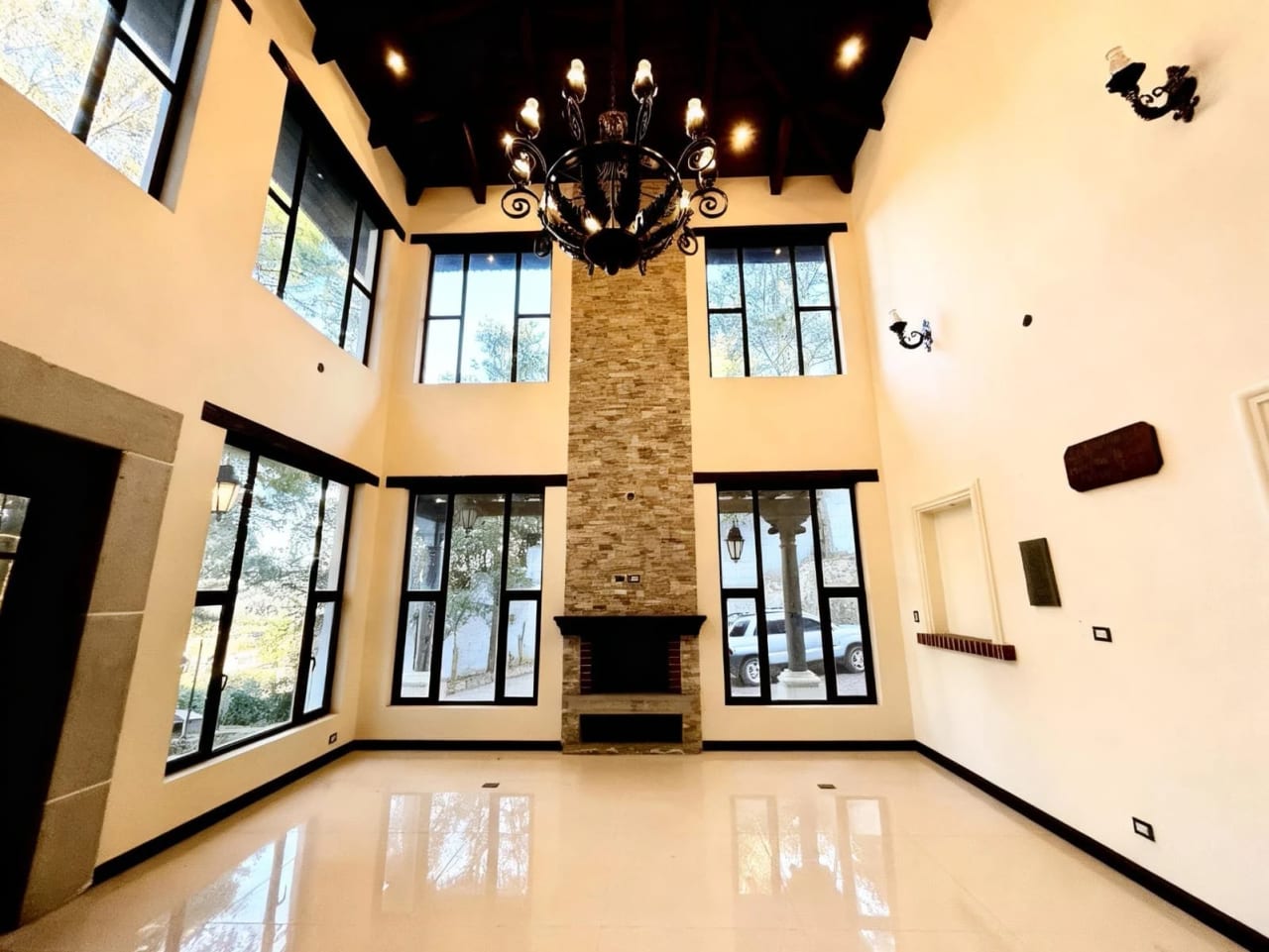 Mansion en VENTA Carretera Interamericana KM 33.8 Santa María Cauque — Casa en Venta en Santiago Sacatepéquez, Sacatepéquez — foto 4 de 13